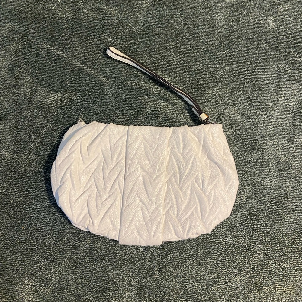 Simply Vera White Clutch - Picture 2 of 9